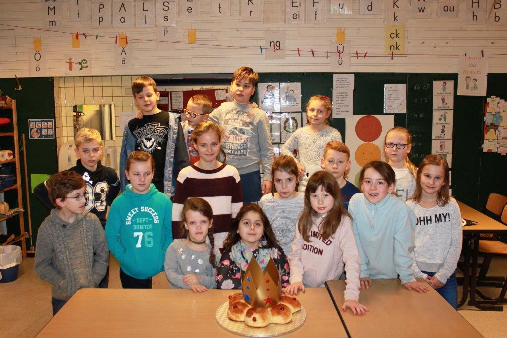 Dreikönigstag mit Kronenkuchen in der 4.1. 1